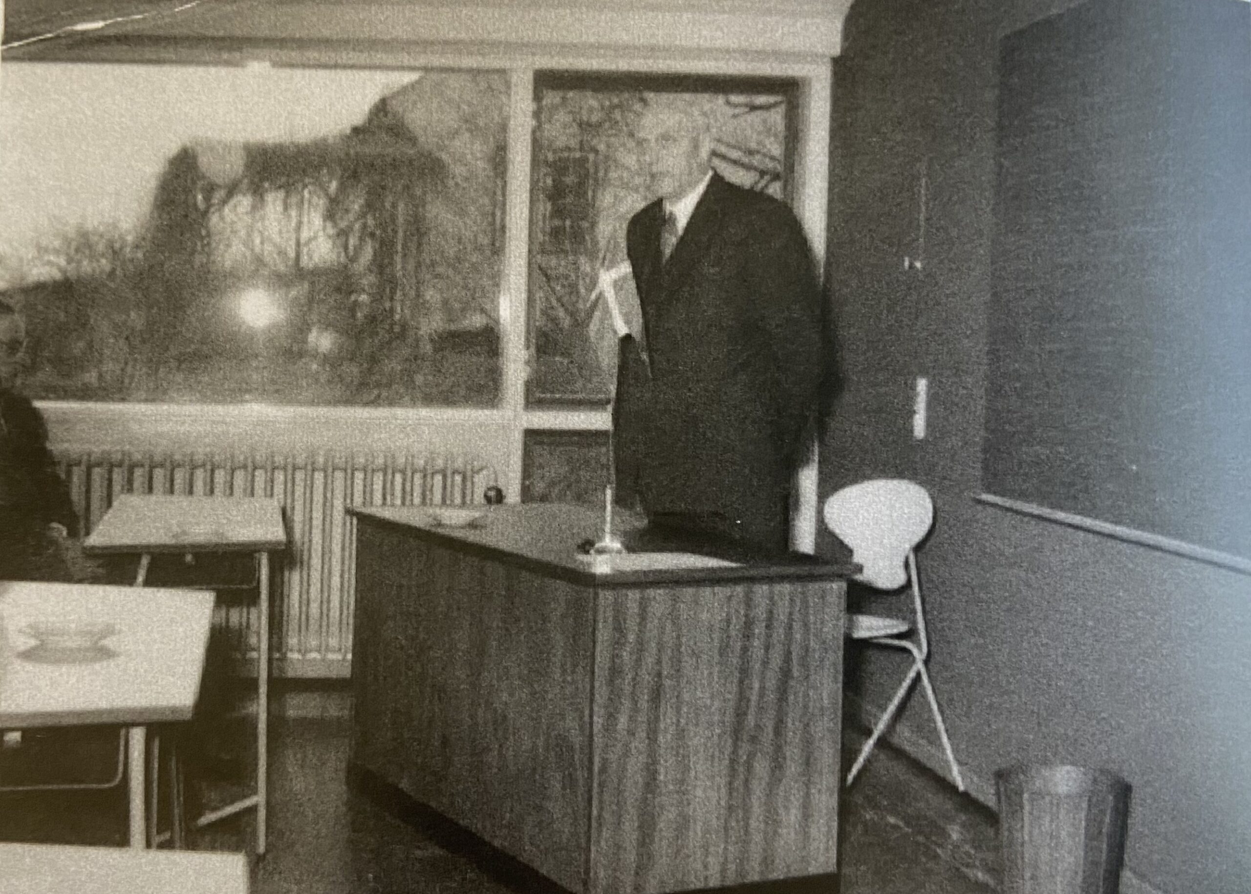 Johannes Jespersen var meget aktiv i forbindelse med opbygningen af det kommunale skolevæsen. Her er han ved indvielsen af Paltholmskolen i 1962. Foto: Furesø Museer & Arkiver.