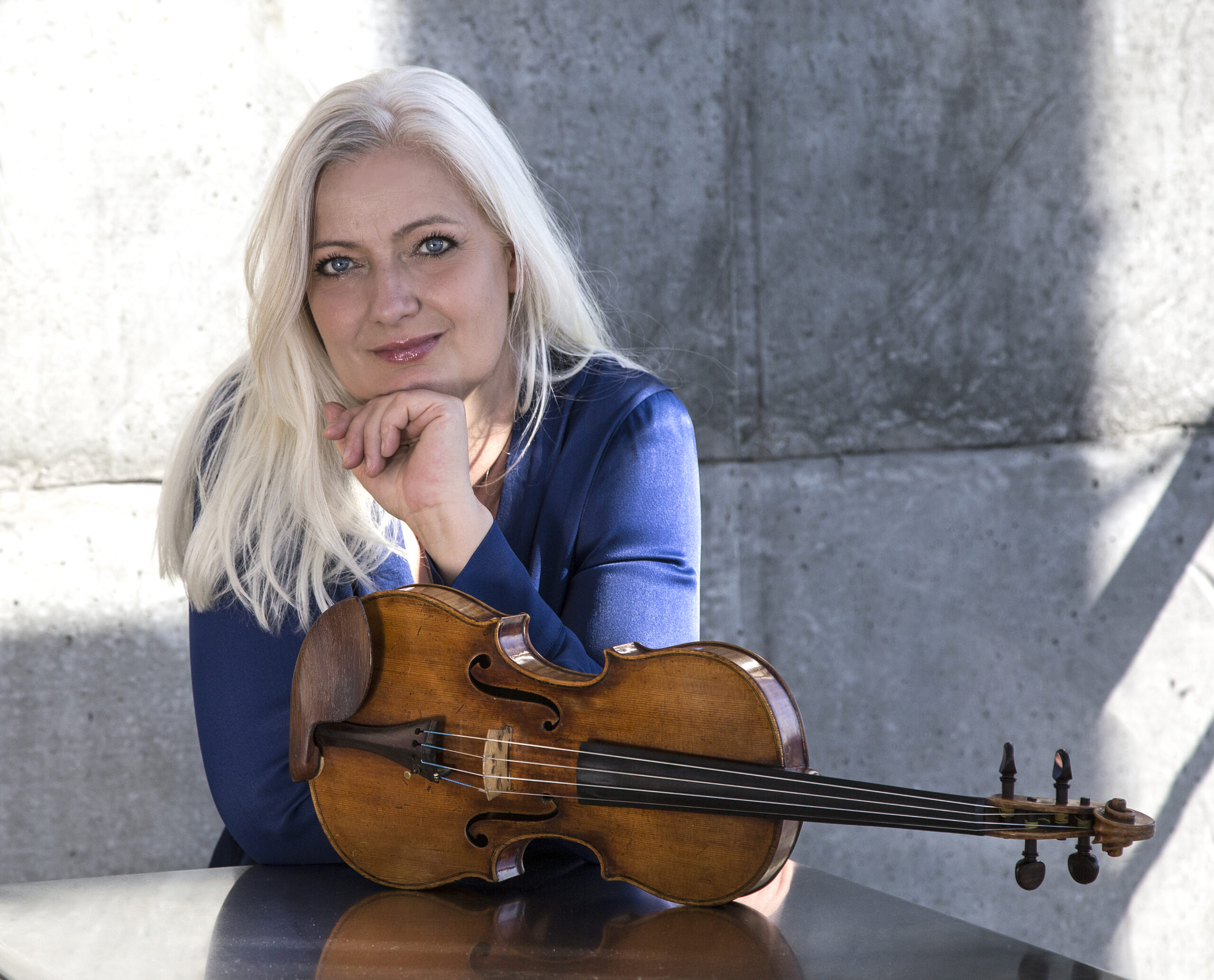 Christina Åstrand( spiller adagio sammen med Martin Åkerwall. Foto: Bjarne Stæh)