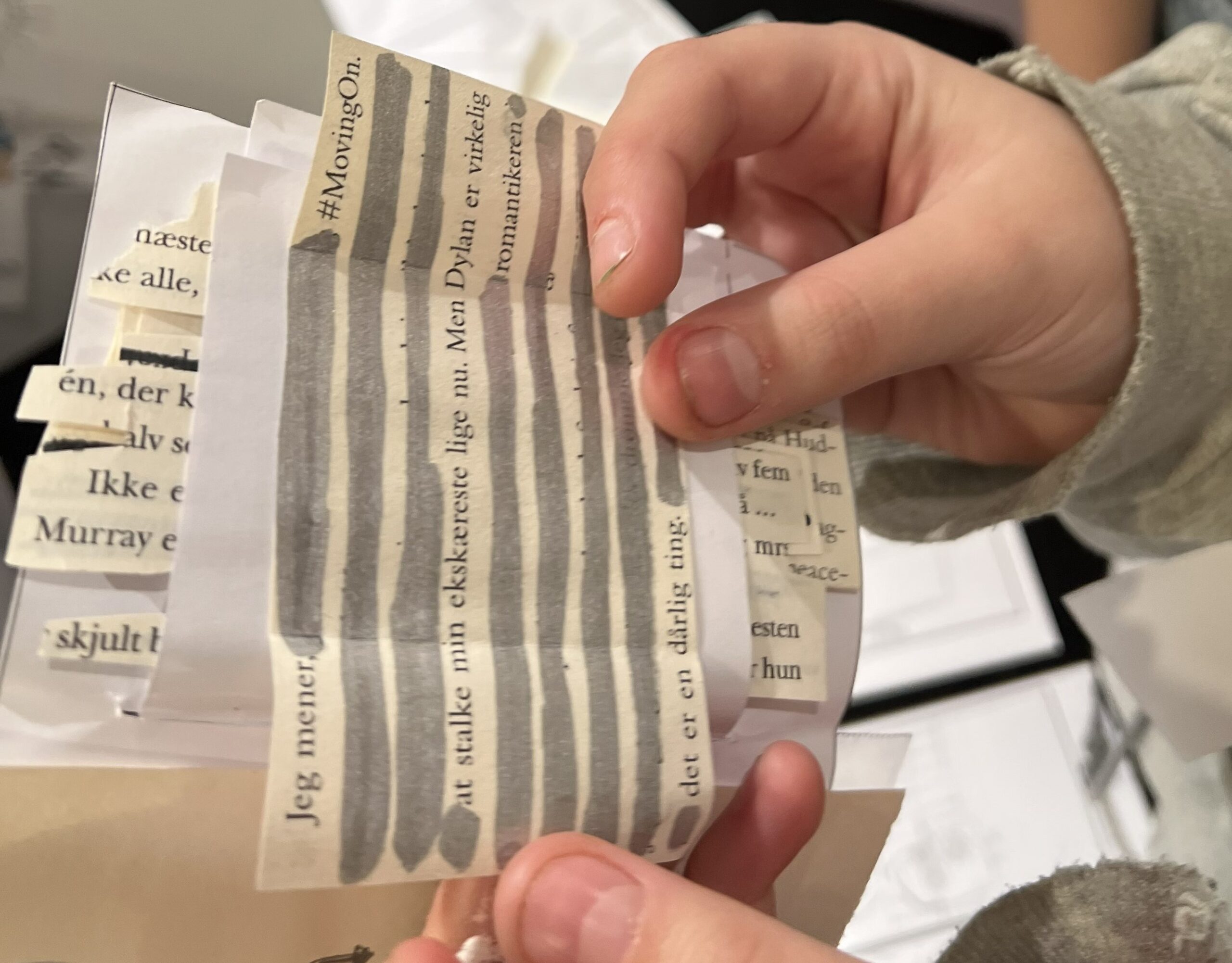 På Kulturskolens litteraturværksteder og forfatterskole undervises man i kreativ skrivning, men også formgivning af f.eks. bøger og egen støbning af papir står i centrum. Foto: Tea Bendix, Blackout, Whiteout.