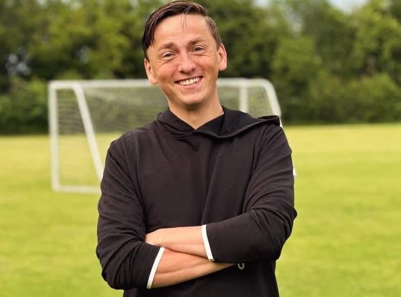 Benjamin Daniel Krautwald arrangerer en gratis fodboldskole tre dage i uge 29.