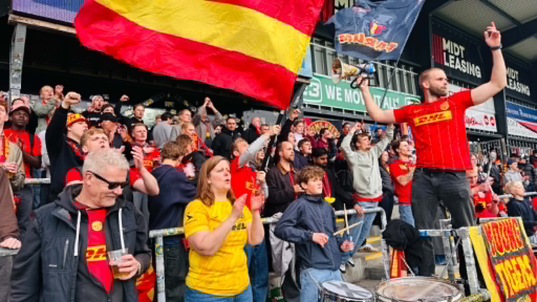 FC Nordsjællands-fans fortsætter festen fra Haderslev i Göteborg.