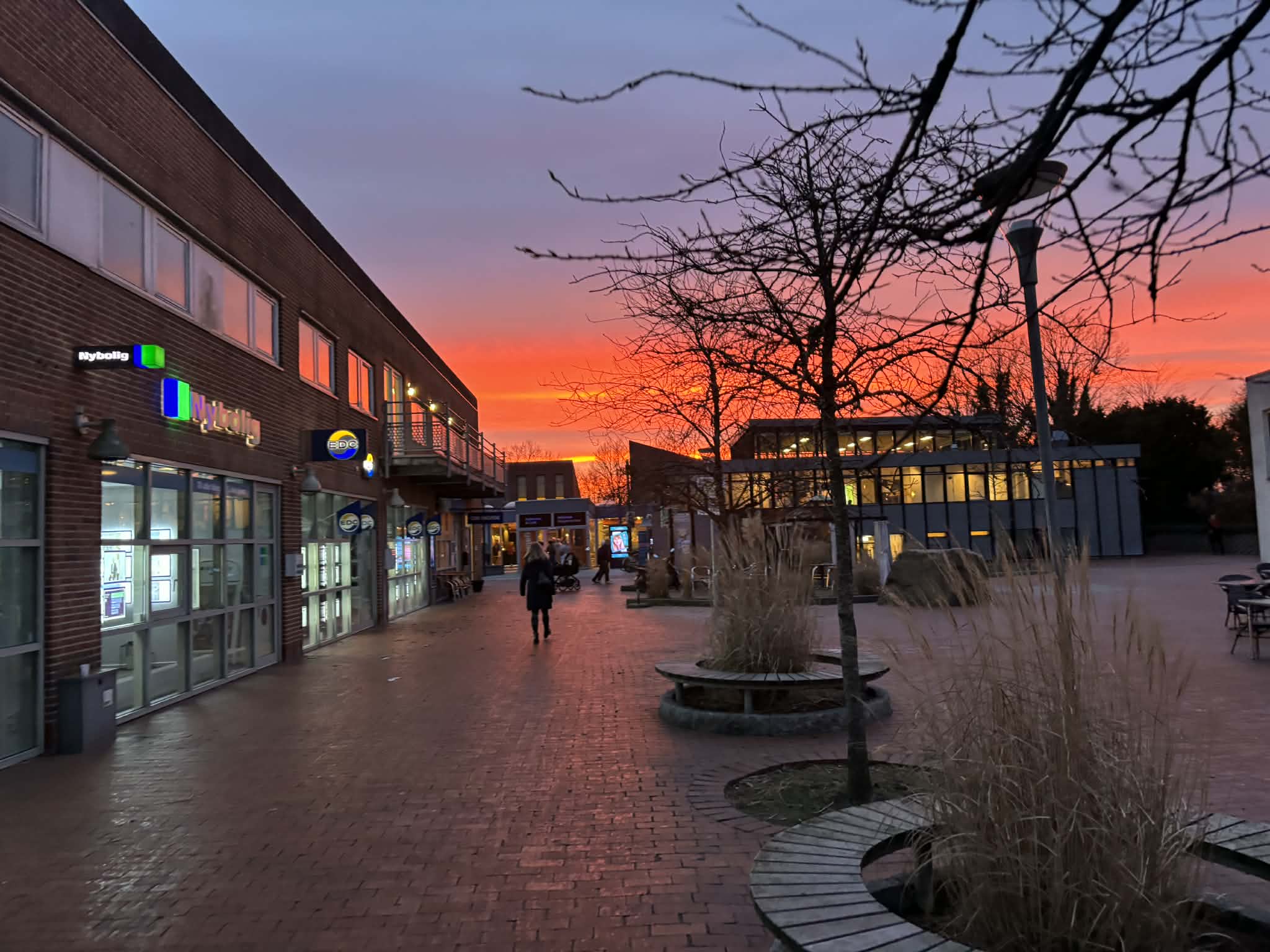 De næste dage kan meget vel byde på usædvanligt smukke solnedgange.
