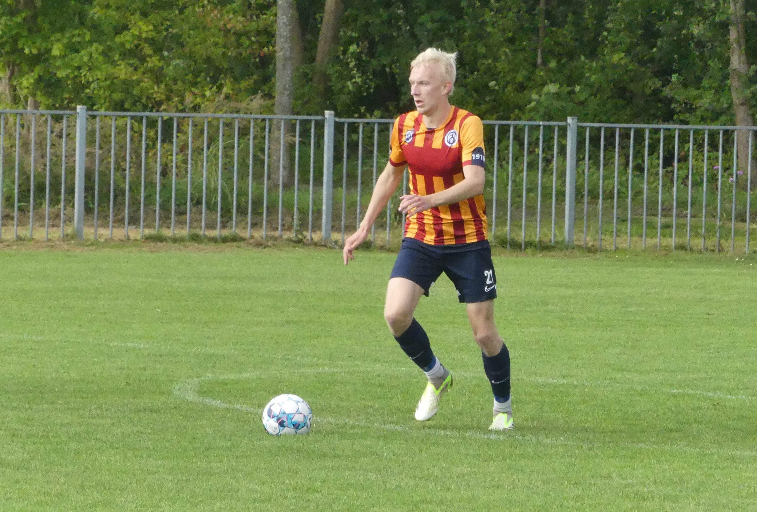 Forsvarsspilleren Mathias Andersen er blandt de ti spillere, som Farum Boldklubs 1. seniors facebookprofil melder tabt for Farum Boldklub.