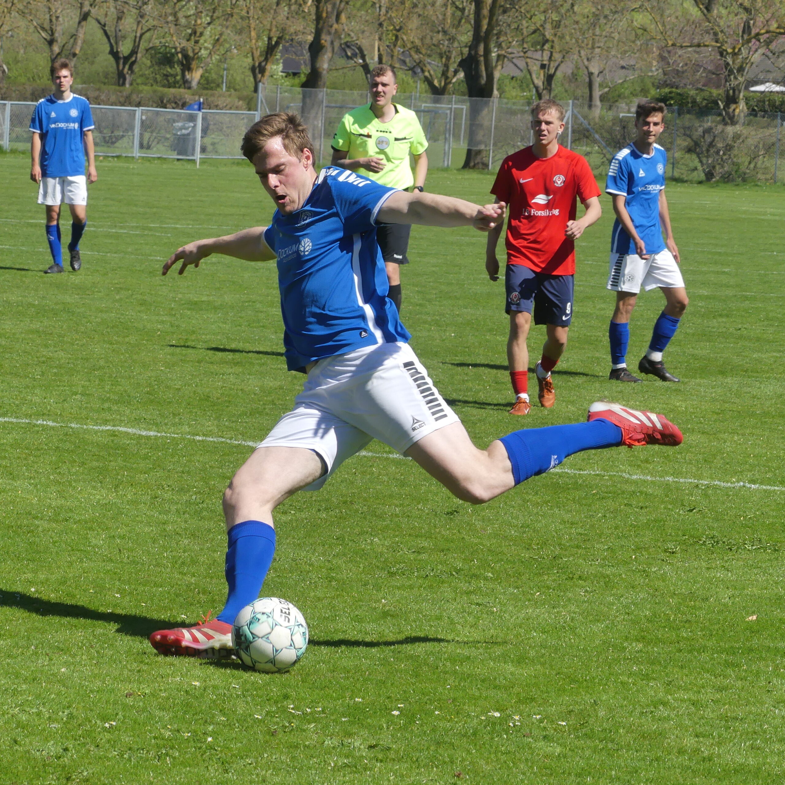 Værløse Boldklub spiller tre kampe mod Ledøje-Smørum, Hareskov og Skjold ved Furesø Cup.
