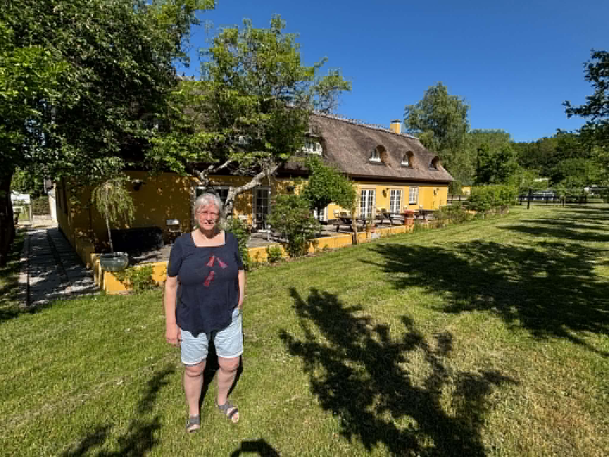Eva Onsberg driver det lille Bed and Breakfast på den smukke Ryethøjgård.