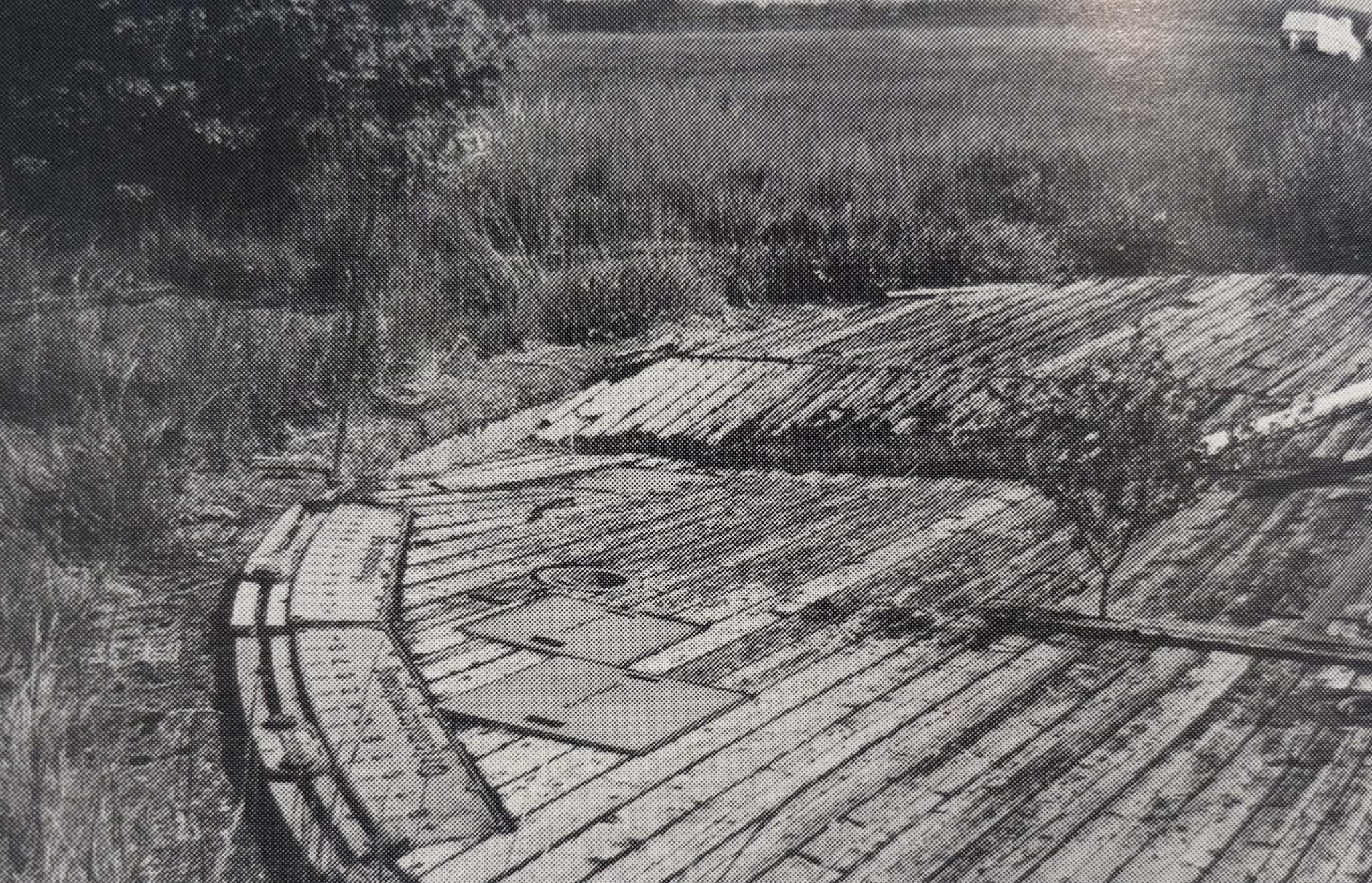 Luftwaffe brugte denne cirkulære og drejelige platform til at justere flyenes kompas. Foto: Flyhis.