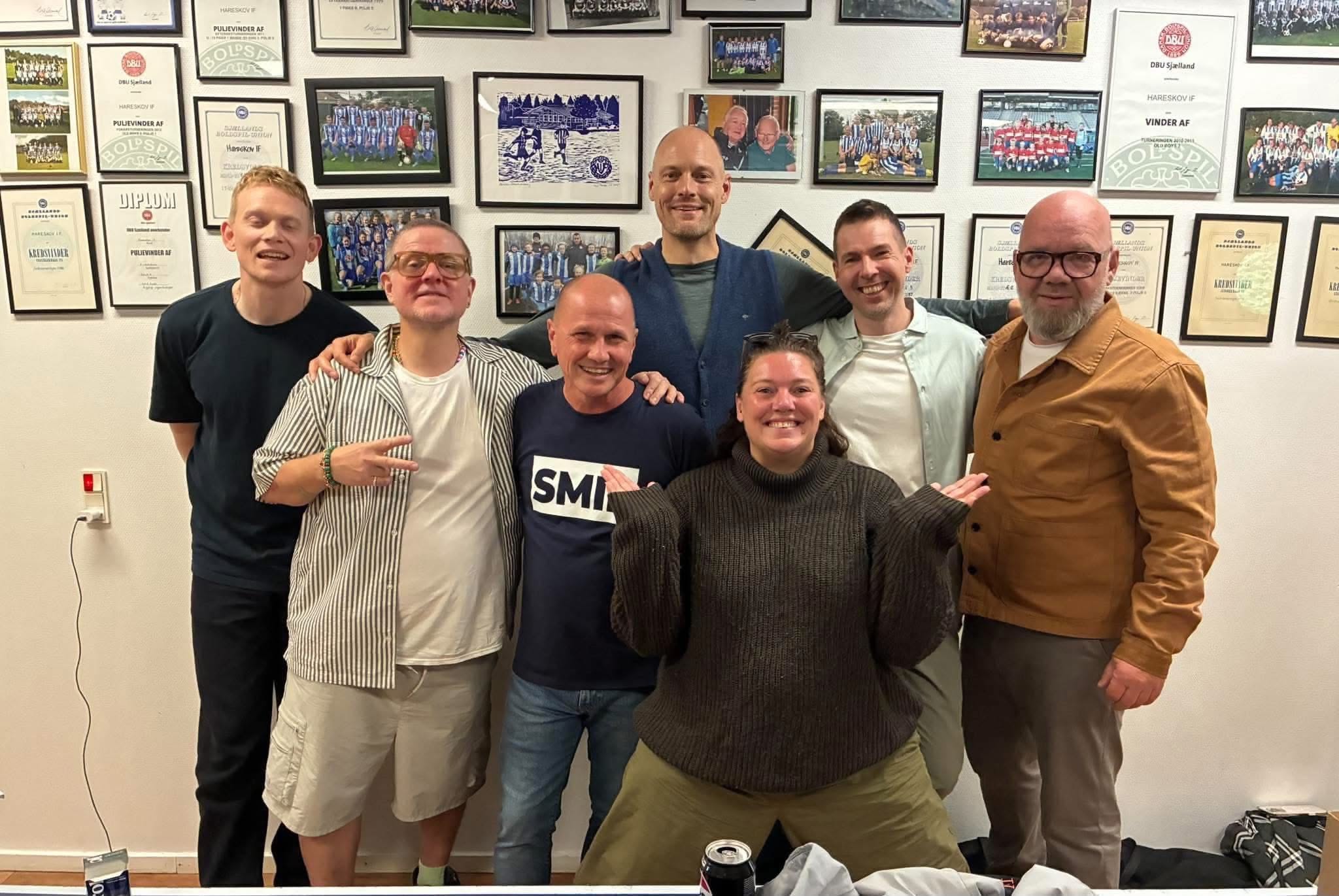 Steen Molzen (I midten) samlede i år comedysterjerner som Lars Hjortshøj, Jakob Tingleff, Ane Høgsberg, Mikkel Schøtt og Dan Andersen. Legenden Anders Matthesen var dette års overraskelse.