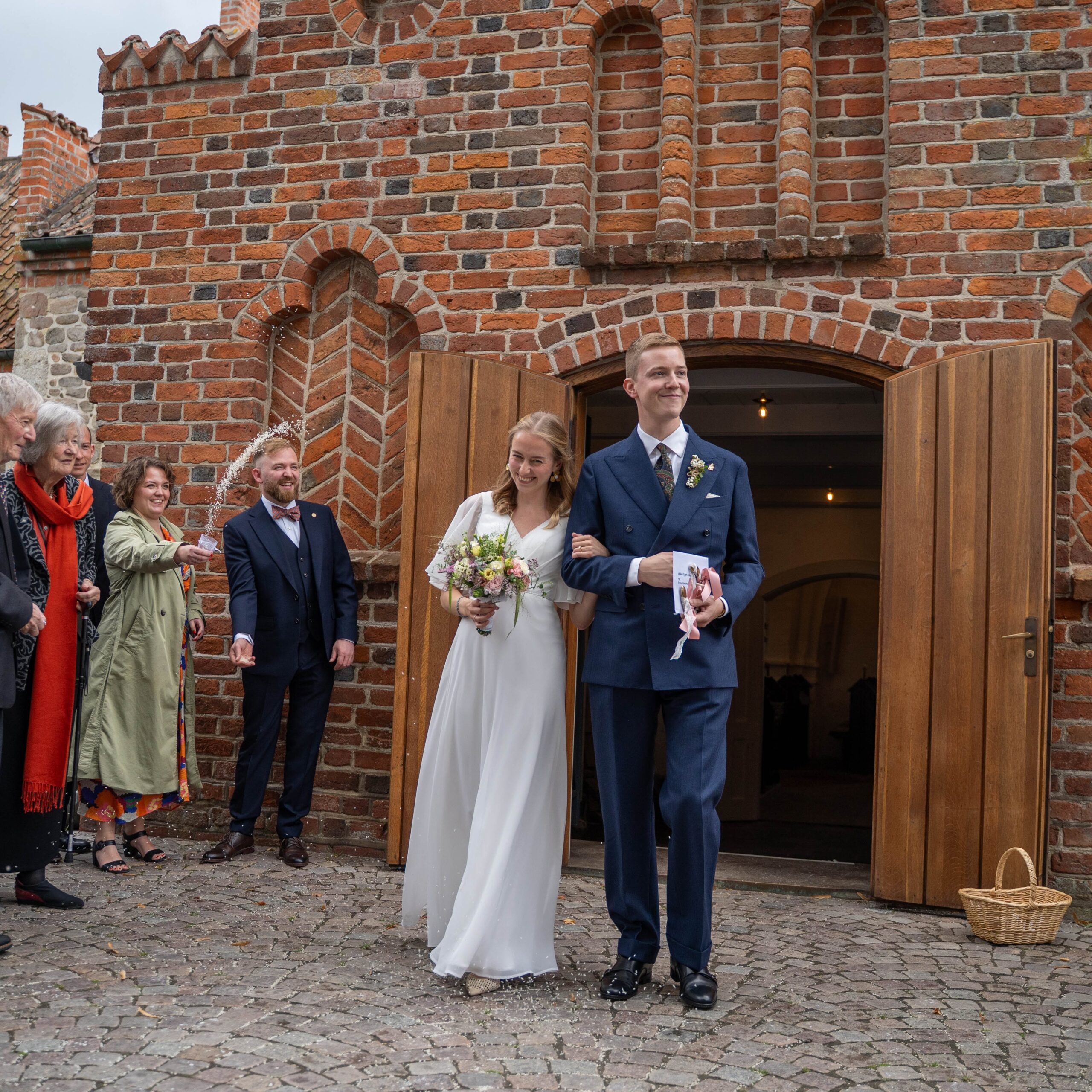 Folketingsmedlem Mikkel Bjørn og hans udkårne, Frida, sagde ja til hinanden i Farum Kirke lørdag den 5. september. Privatfoto.