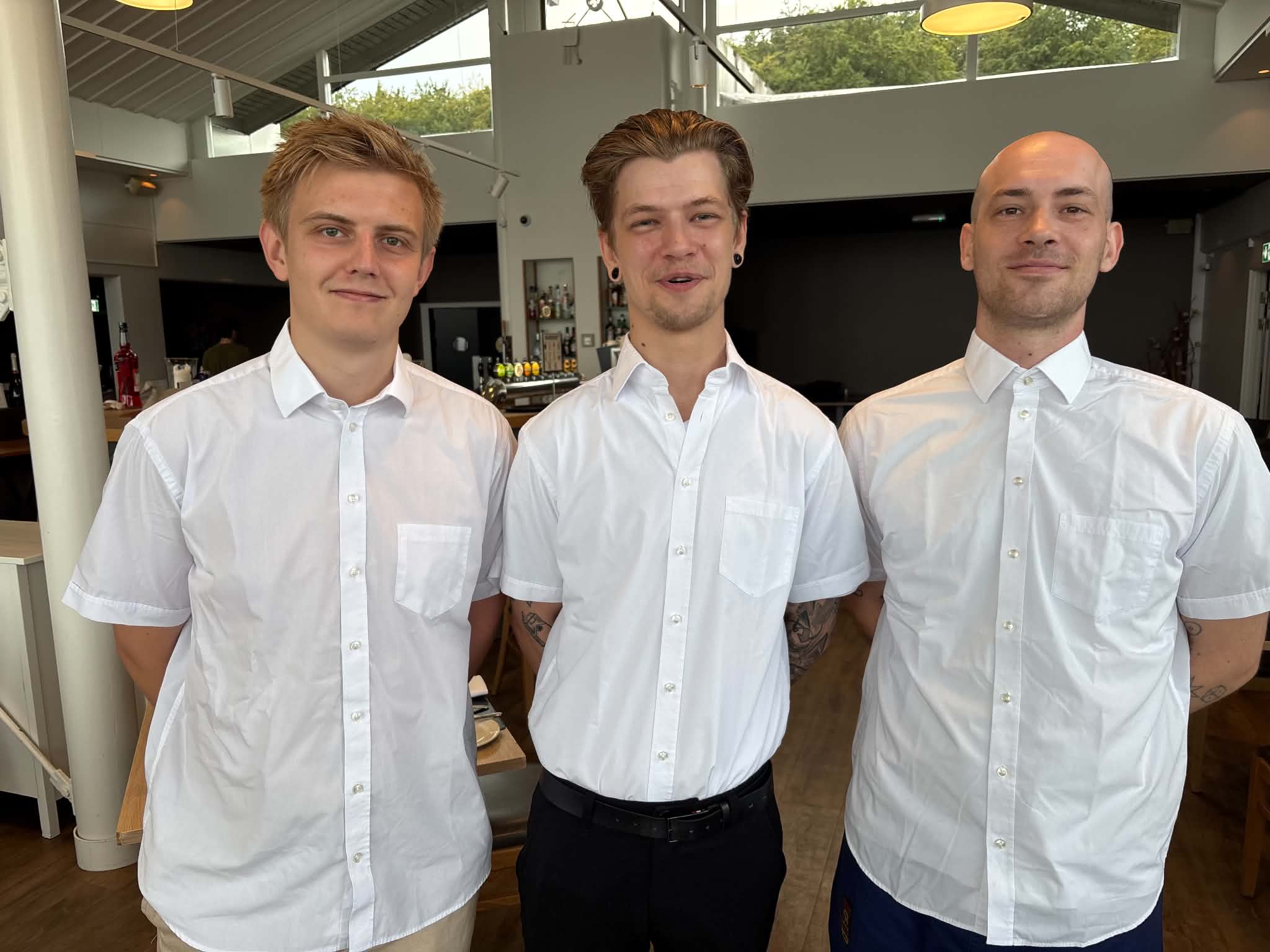 David, Mikkel og Laurids. Restaurant Furesøbad har lige nu hele tre tjenerelever.