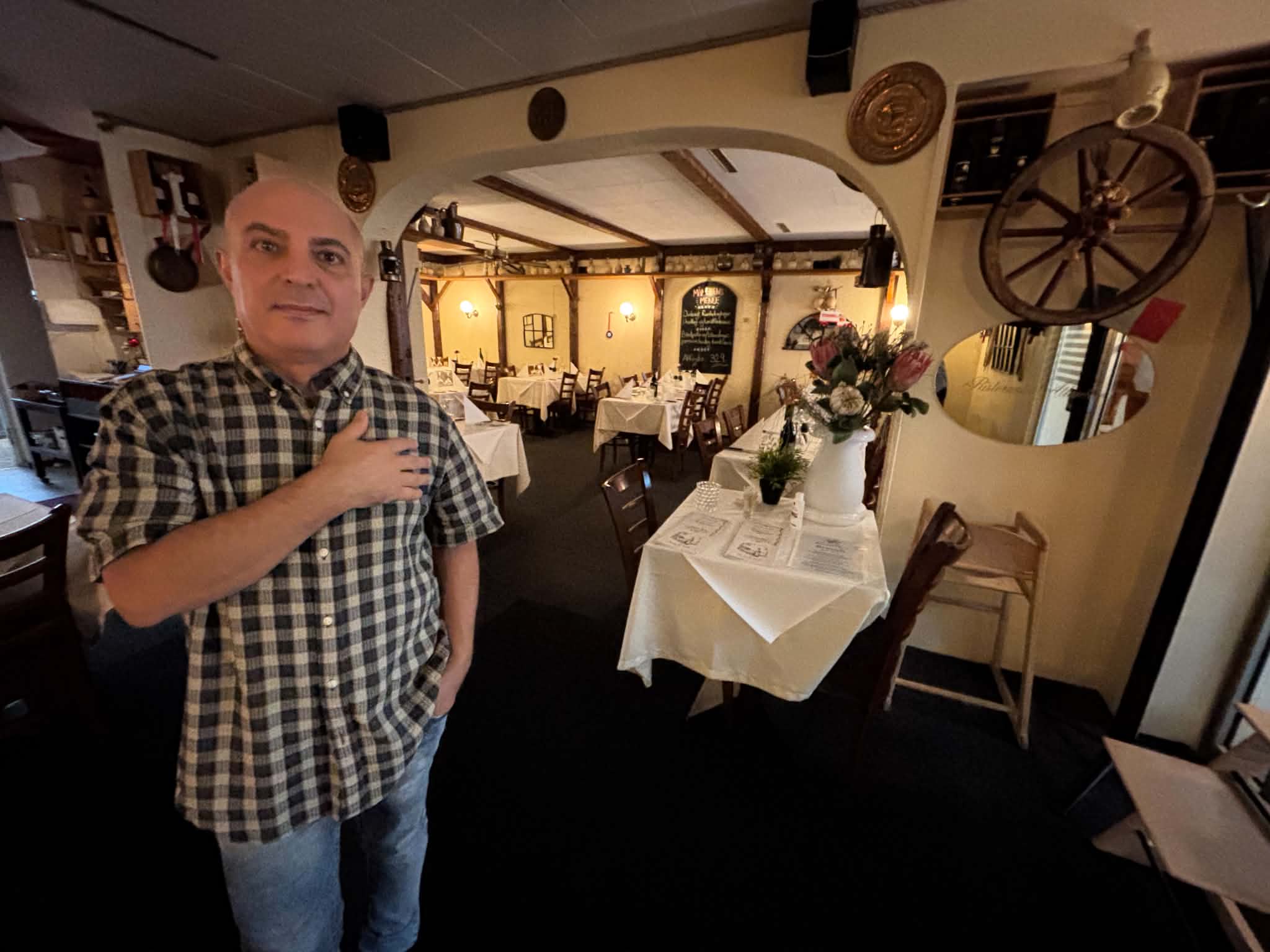 Bahaddin Yildirims personlighed gennemsyrer indretning og stemningen i Ristorante Atlantico.