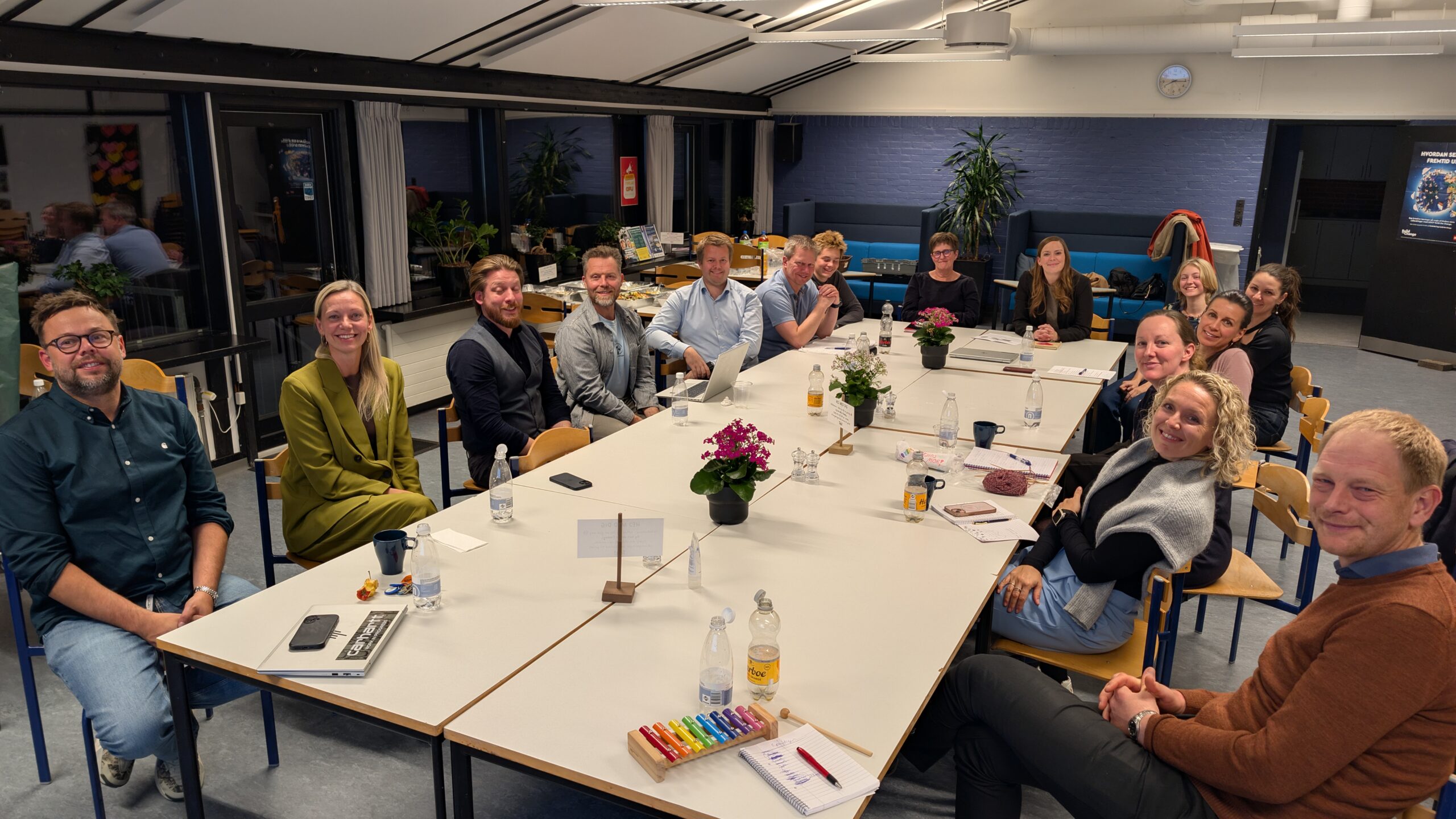 Skolebestyrelsen på Solvangskolen fik lejlighed til at diskutere vigtige emner med Matilde Powers og Regitze Spenner Ishøy. Privatfoto.